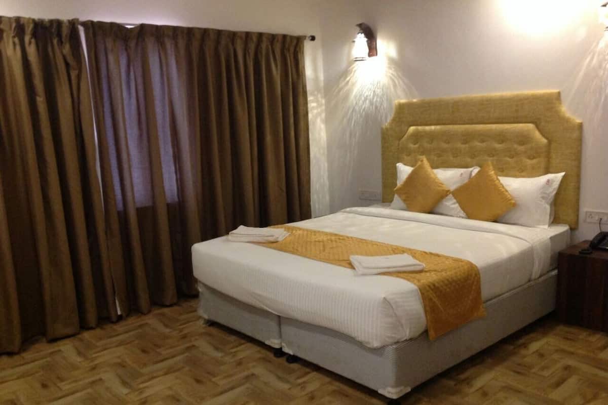 Standard Room, 1 Bedroom | Blackout drapes, iron/ironing board, free WiFi