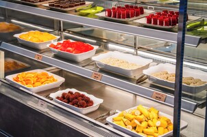 Petit déjeuner buffet servi tous les jours en supplément