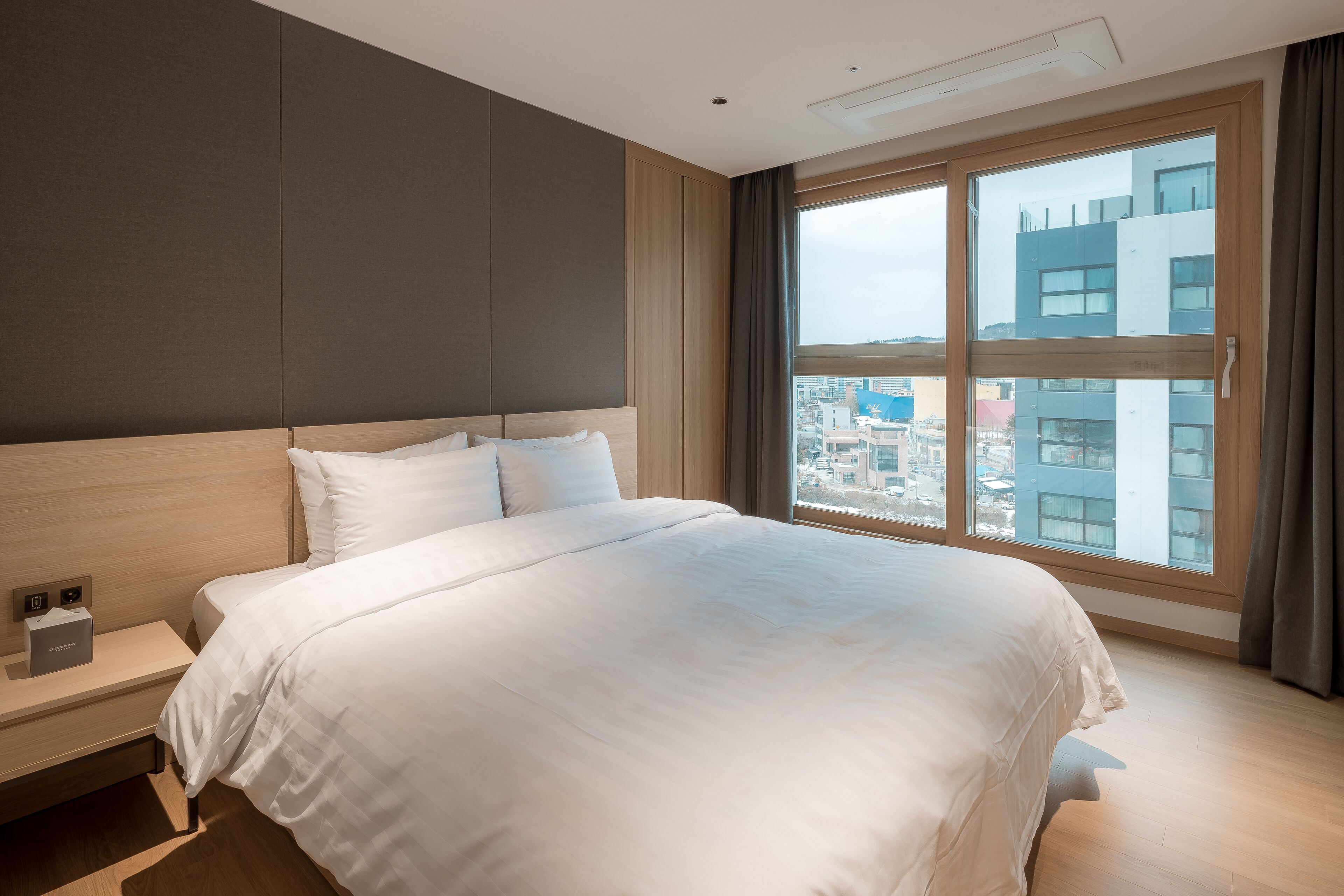 3 bedrooms, soundproofing, free wifi, bed sheets