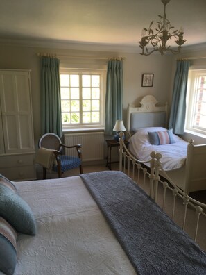 5 camere, ferro/asse da stiro, culla da viaggio, Wi-Fi gratuito