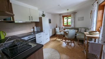 Kühlschrank, Ofen, Geschirrspüler, Hochstuhl