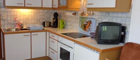Fridge, oven, dishwasher, highchair