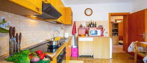 Microwave, oven, kompor, dan mesin pencuci piring