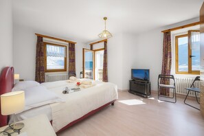 3 عدّة غرف نوم وواي فاي مجانًا وملاءات أسرّة