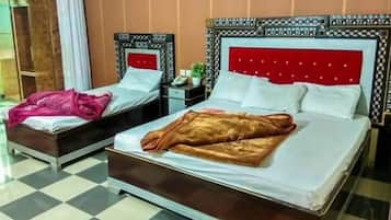 Quarto triplo luxo | Ferros/tábuas de passar roupa, Wi-Fi de cortesia