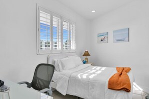 5 bedrooms, free WiFi, bed sheets - Paradise Cove on the Gulf 5 bedroom 3 bath with pool Ice Machince dockage, kayaks, bikes, paddleboards and more (Marathon)