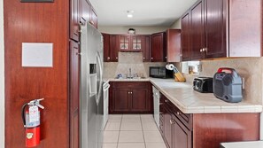 Unclassified image, 4 of 39, button - 5 Seas Retreat 4 bed 2 bath dock, pool, Sandy Beach Dockage For up to a 25 ft boat (Marathon)