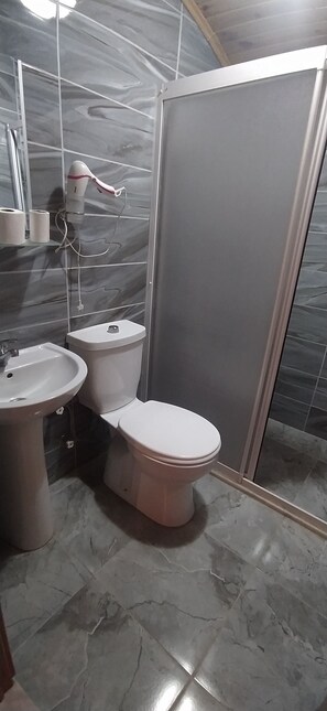 Shower, free toiletries, hair dryer, towels - Agva Kilimli Bungalow (Sile)