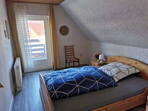 3 bedrooms, iron/ironing board, travel cot, free WiFi - Vacation apartment (Moormerland)