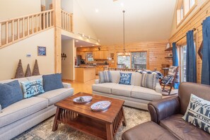 Smart TV, fireplace - Stylish Cabin Escape w/ Hot Tub & Game Room (Oakland)