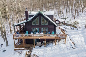 Exterior - Stylish Cabin Escape w/ Hot Tub & Game Room (Oakland)