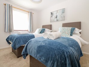 Cottage | 3 bedrooms, individually decorated, individually furnished, free WiFi - 5 Sea Way (Bognor Regis)