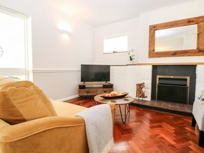 Cottage | Living room - 5 Sea Way (Bognor Regis)