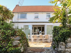 Cottage | Balcony - 5 Sea Way (Bognor Regis)