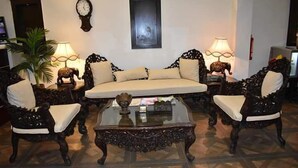 Living area - Crosswinds Guest House (Islamabad)