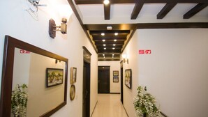 Lobby - Crosswinds Guest House (Islamabad)
