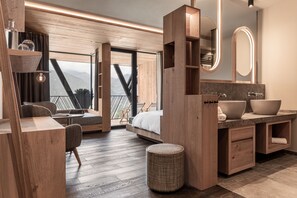 Ropa de cama de alta calidad, minibar y escritorio 