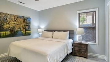 3 makuuhuonetta, silitysrauta/-lauta, ilmainen Wi-Fi, vuodevaatteet