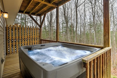 Bring Pets to this Fun South Asheville Hot Tub Townhome