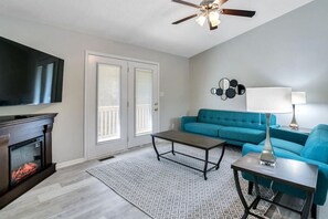 Televisie en een open haard