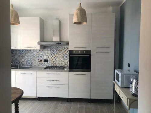 A DUE PASSI DAL MARE