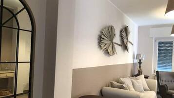 Smart-TV, BĂŒcher, Arbeitsbereiche