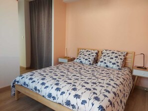 2 Schlafzimmer, Reisekinderbett, WLAN, Bettwäsche