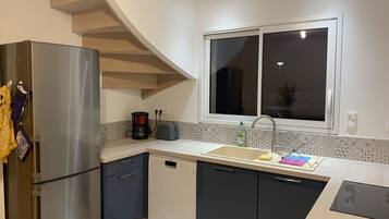 Réfrigérateur, four, plaque de cuisson, lave-vaisselle