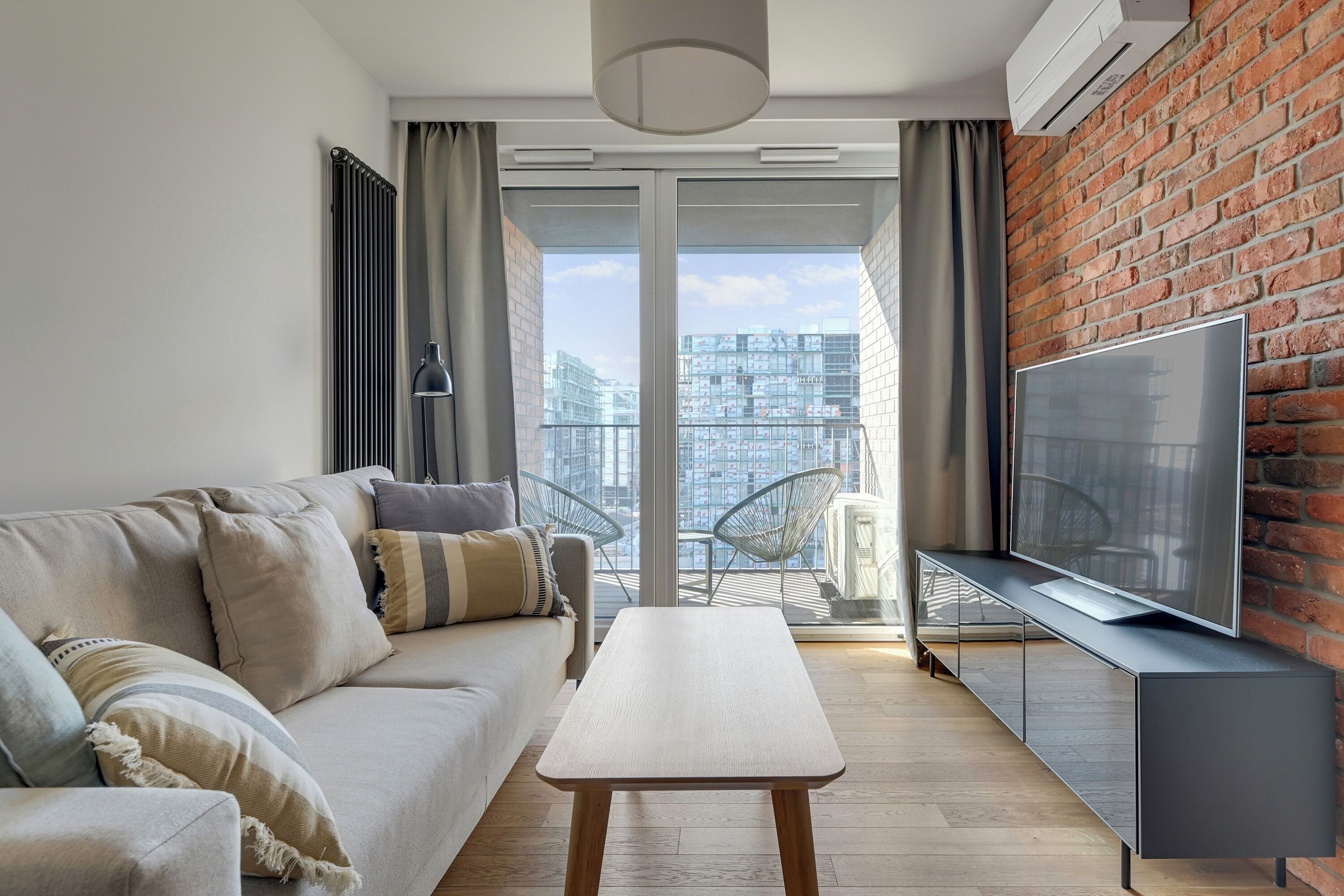 Apartment | Living room | 37-inch flat-screen TV with satellite channels, TV, streaming services