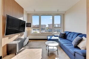 Classic Studio | Living area | 37-inch flat-screen TV with satellite channels, TV, streaming services - RentPlanet - Apartamenty Chlebova (Gdansk)