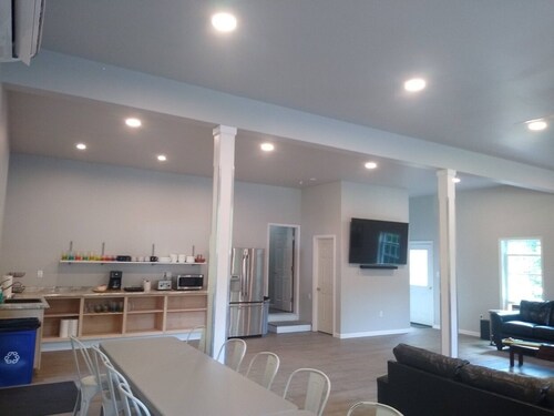 3 min. to Dreams Park, 33 ft. Long Heated Pool, Clean and Updated. Fun & Private