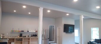 3 min. to Dreams Park, 33 ft. Long Heated Pool, Clean and Updated. Fun & Private