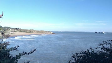 Una spiaggia nelle vicinanze