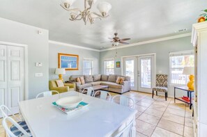 House, 4 Bedrooms | Dining