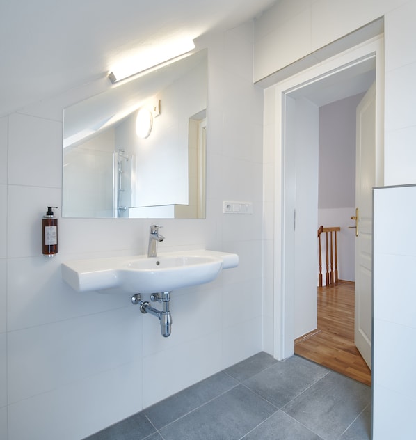 Appartement Duplex, 4 chambres | Salle de bain
