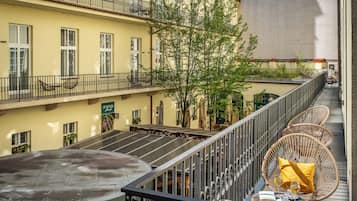 Huoneisto, 2 makuuhuonetta, parveke | Terassi/patio