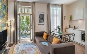 Studio, balcon | Coin séjour