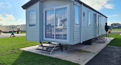 Stunning Platinum Caravan in Rhyl 2 Mins to Beach