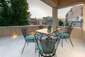 Luxury Studio Suite | Terrace/patio