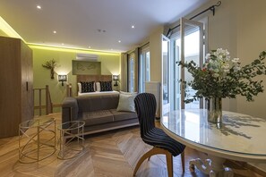 Executive Duplex | Living area | Smart TV