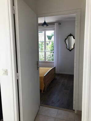 1 室のベッドルーム、アイロン / アイロン台、旅行用ベビーベッド、WiFi (無料)