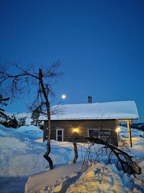 Exterior - Vacation hut with a wonderful view, close to the cross-country ski trail/lift. Dogs welcome. (Vrådal)