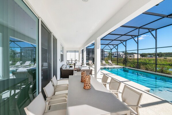 Dining - 14Bed Mansion For 32. JumboTron Sports Bar! LED Dark Mini Golf! Luxury Decor! (Kissimmee)