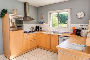 Frigorifero, microonde, forno, lavastoviglie