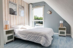 4 bedrooms, iron/ironing board, free WiFi