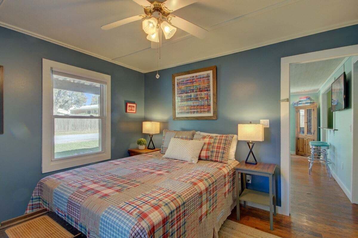 2 多间卧室、熨斗/熨衣板、免费 WiFi、床单