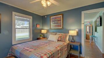 2 bedrooms, iron/ironing board, free WiFi, bed sheets