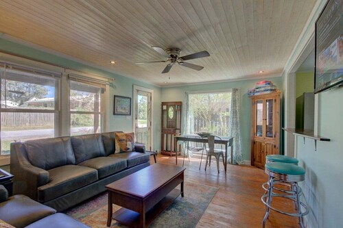 Sugar Shack Downtown Brevard Pets OK, Fire Pit, Fenced Yard, Bike Storage, Free Biltmore Pass