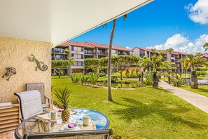 Outdoor dining - Oceanview - Papakea H107 AC, King Bed, Ground Corner Unit (Lahaina)