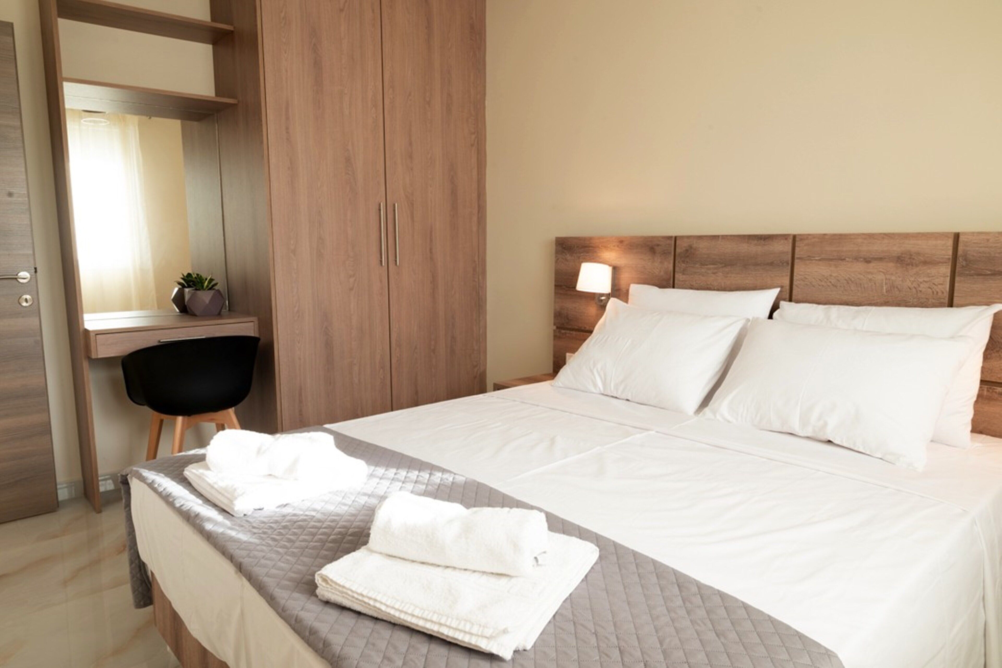 Luxury Apartment | In-room safe, individually decorated, individually furnished, desk